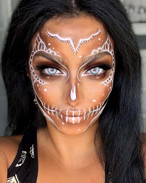 Maquillage Halloween effrayant et chic