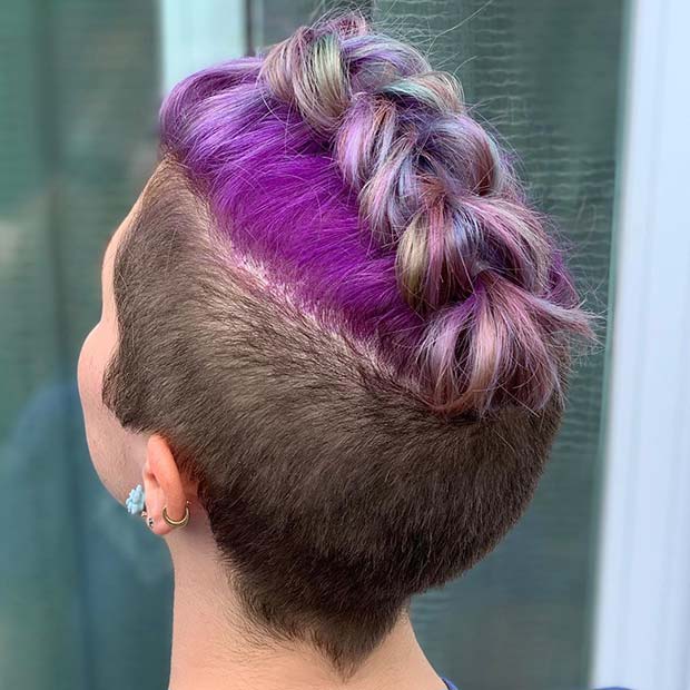 Cheveux rasés avec une tresse