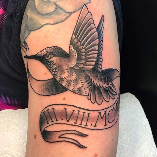 Conception de tatouage d'oiseau classique