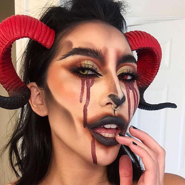 Maquillage de démon avec des cornes