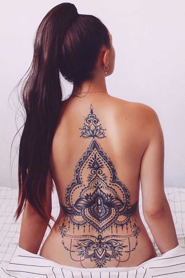 Ιδέα για μεγάλο τατουάζ πλάτης για γυναίκες