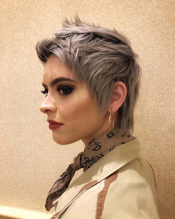 Cheveux courts superposés tendance