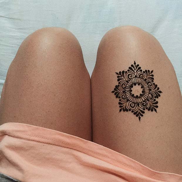 Mehndi mandala simple