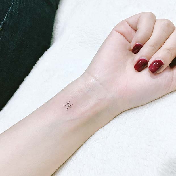 Tatouage de signe astrologique minuscule et simple