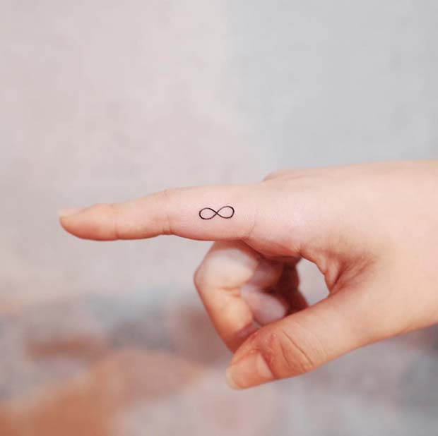Idée de tatouage simple symbole de l'infini