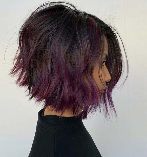 Coupe Bob superposée avec dégradé violet