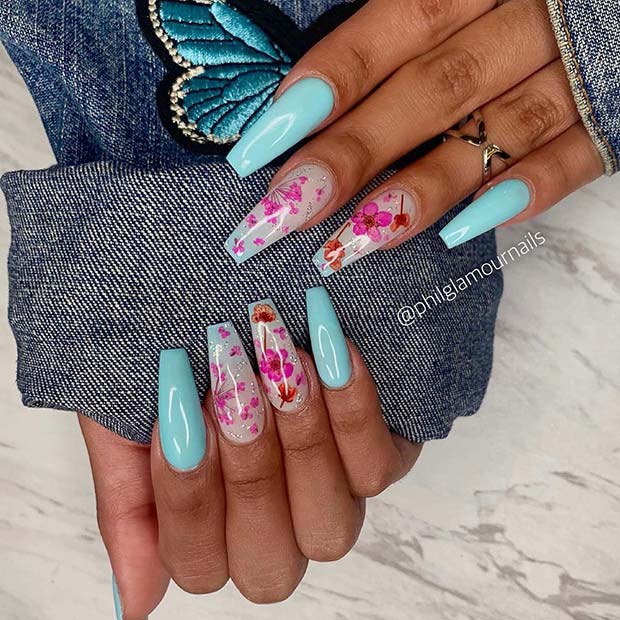 Baby Blue Nails με Floral Accent Art