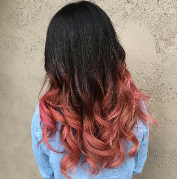 Cheveux ombrés en or rose foncé