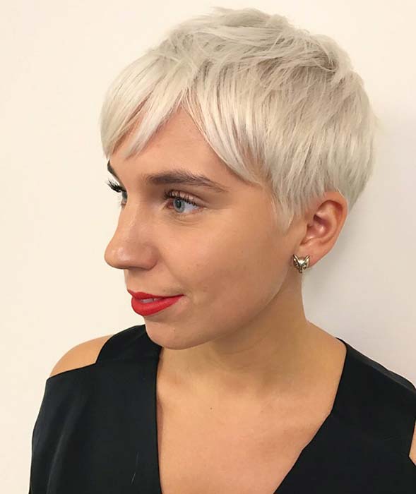 Ξανθιά πλατίνα Pixie Cut