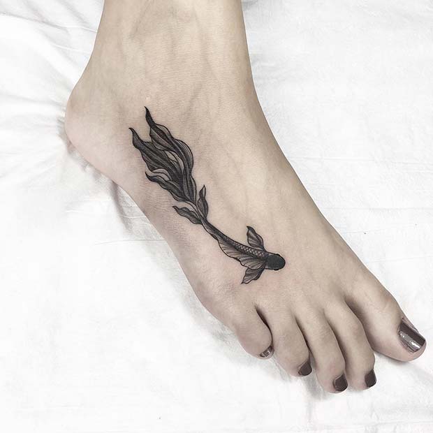 Idée cool de tatouage de poisson Koi noir