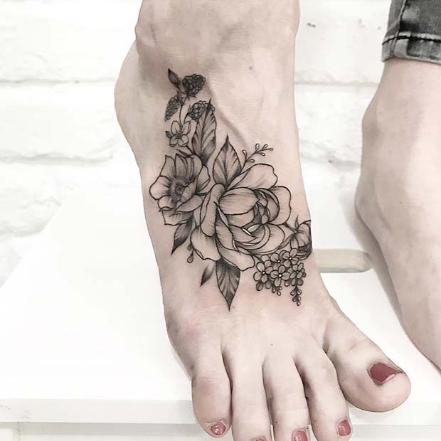 Conception de tatouage de pied botanique