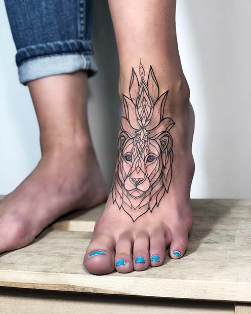 Tatouage de pied de lion féroce