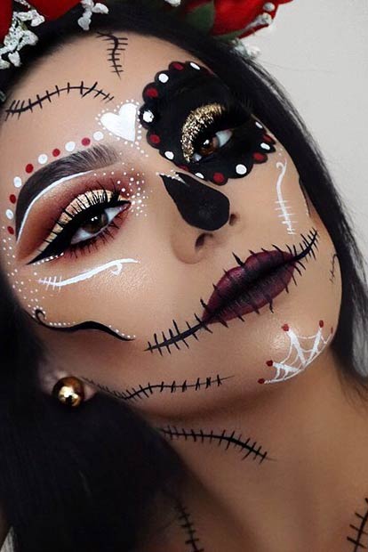 Idée de maquillage Halloween jolie tête de mort en sucre