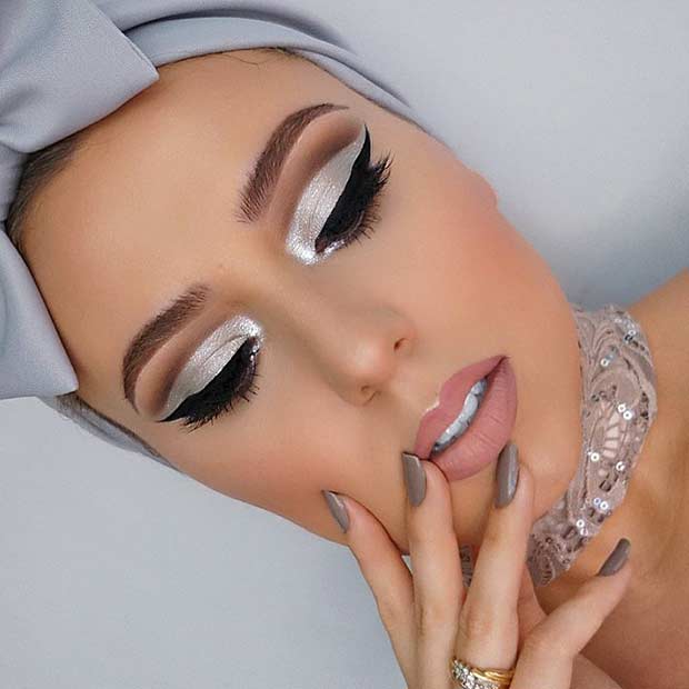 Μακιγιάζ ματιών Silver Cut Crease για την παραμονή της Πρωτοχρονιάς