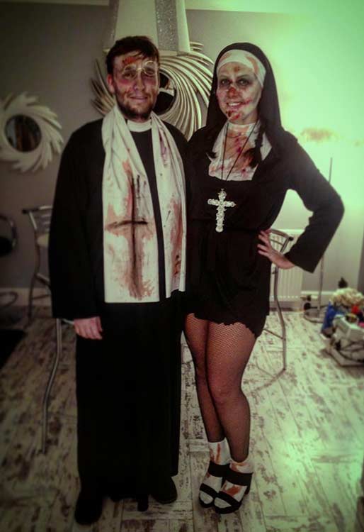 Costume d'Halloween pour prêtre zombie et nonne