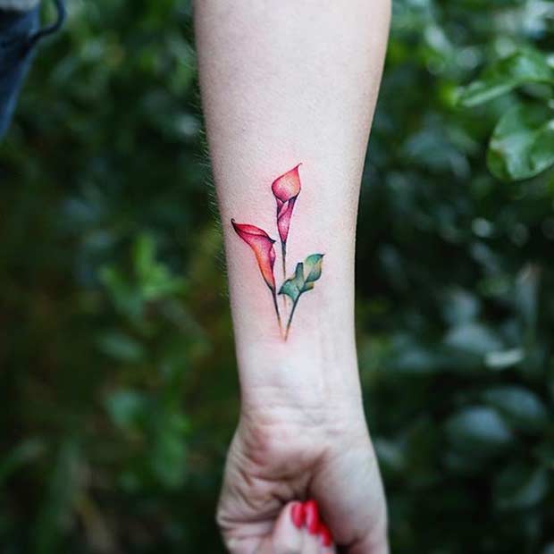 Idée de tatouage de poignet d'aquarelle de fleur