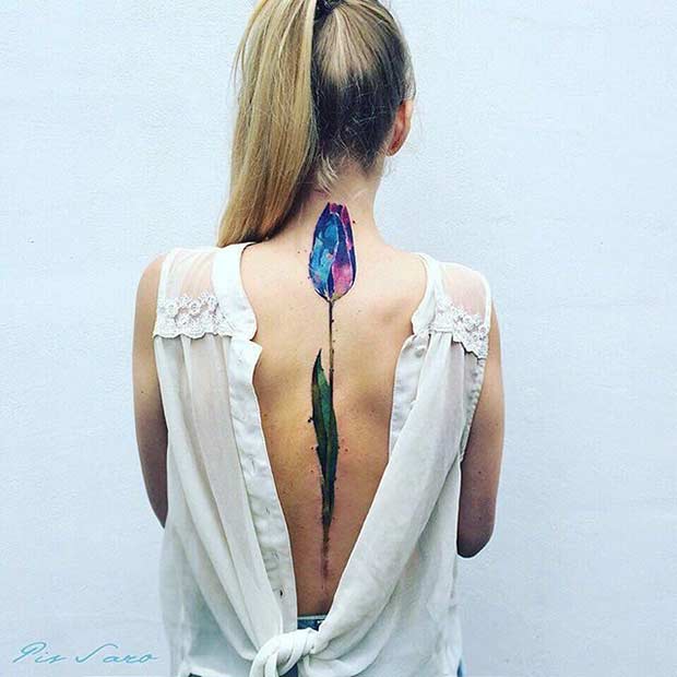 Idée de tatouage de colonne vertébrale de tulipe aquarelle pour les femmes