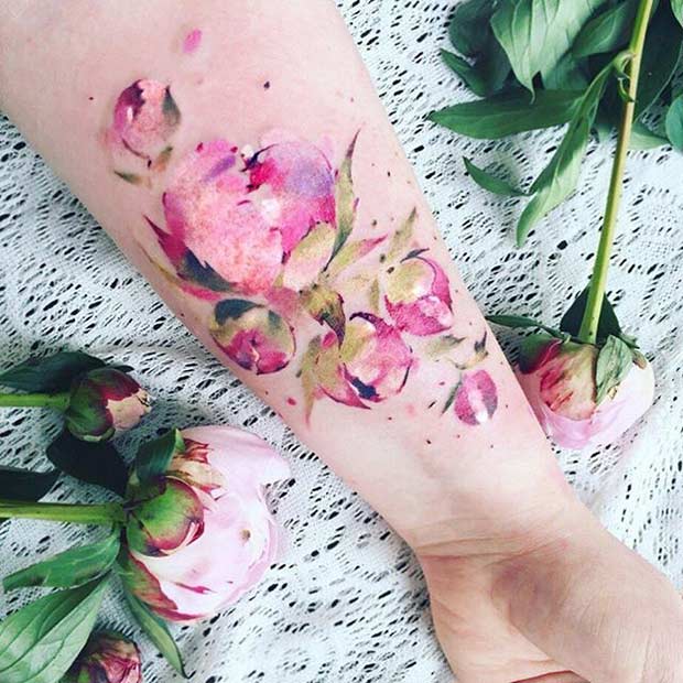 Idée de tatouage de bras d'aquarelle de fleur de pivoine