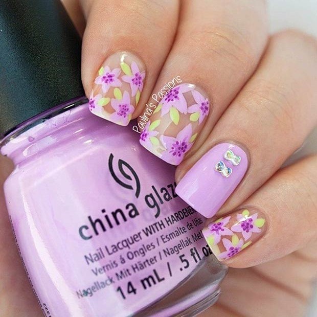 Μοβ Floral Nail Art Design