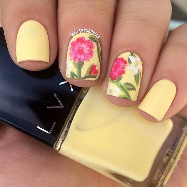 Conception d'ongles à fleurs jaune mat