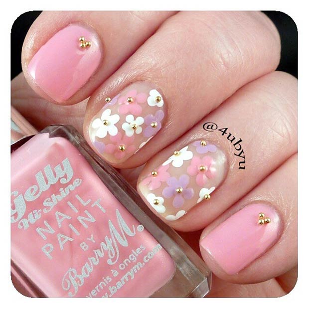 Ongles de fleurs rose pâle et mignons