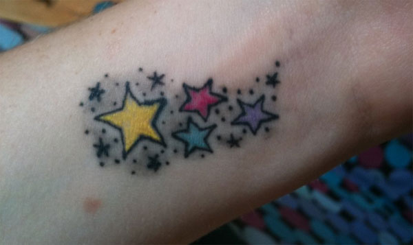 Τατουάζ καρπού με αστέρι