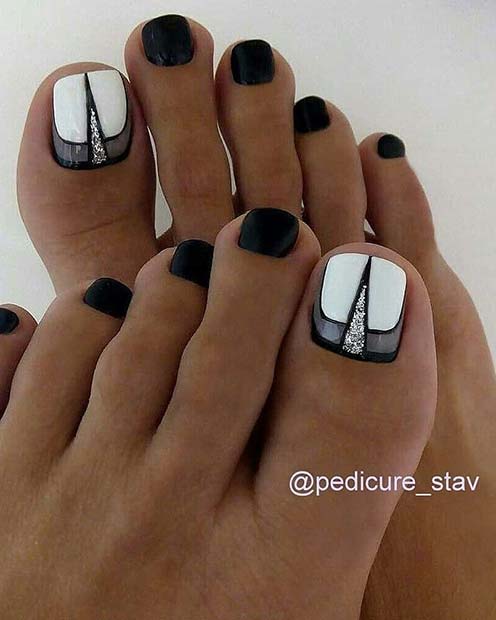 Conception d'ongles d'orteils en noir et blanc