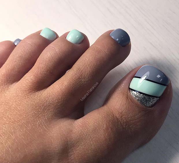 Chic Grey and Mint Toe Nails