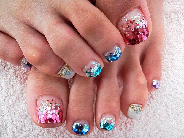 Ροζ και μπλε Glitter Toe Nail Design