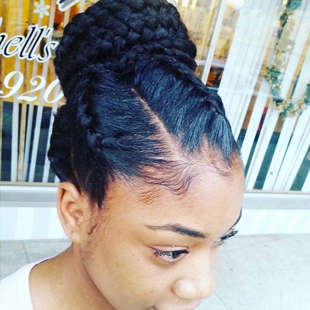 Chignon haut tressé pour cheveux noirs