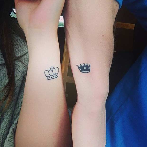 Μικρό τατουάζ βασιλιά και βασίλισσα για ζευγάρια