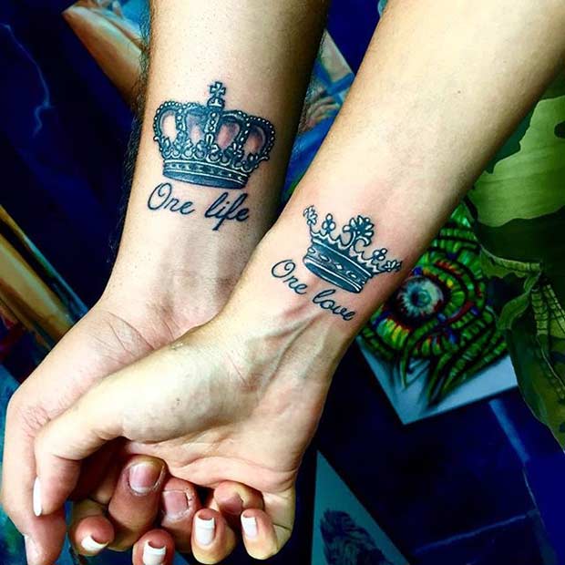 Tatouages ​​​​cool au poignet du roi et de la reine