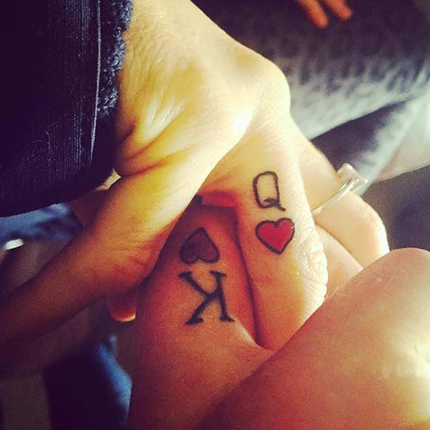 Ταιριάζοντας τατουάζ με δάχτυλα για ζευγάρια