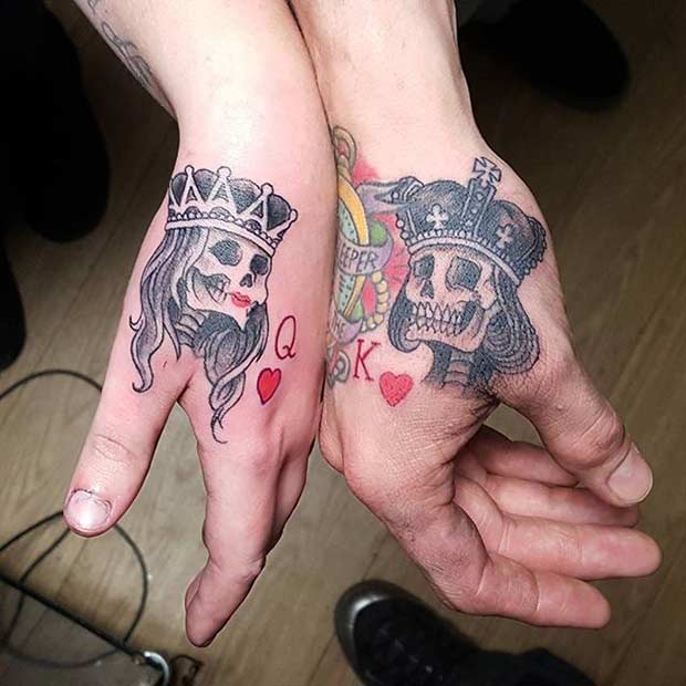 Idée de tatouages ​​​​de couple de crânes avec des couronnes