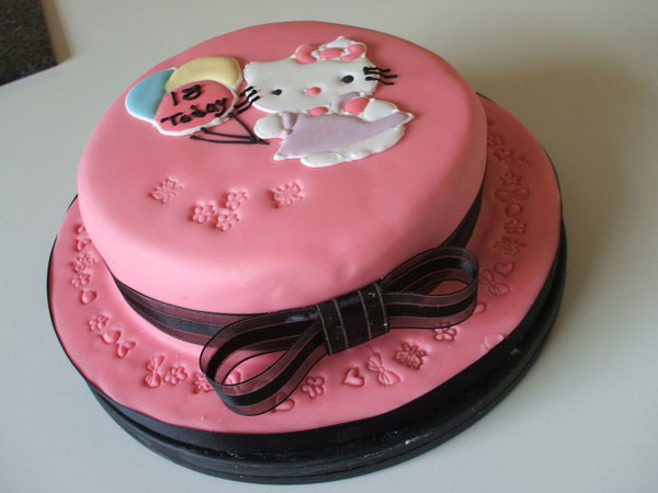 Hello kitty cake