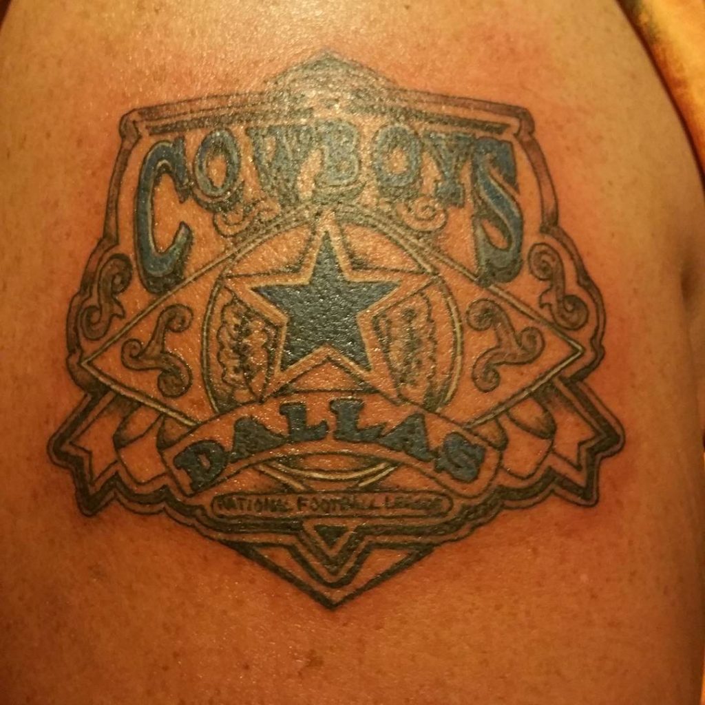 Le tatouage des cowboys de Dallas de la Ligue nationale de football