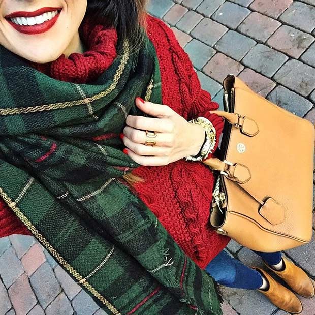 Idée de tenue de Noël avec écharpe tartan rouge