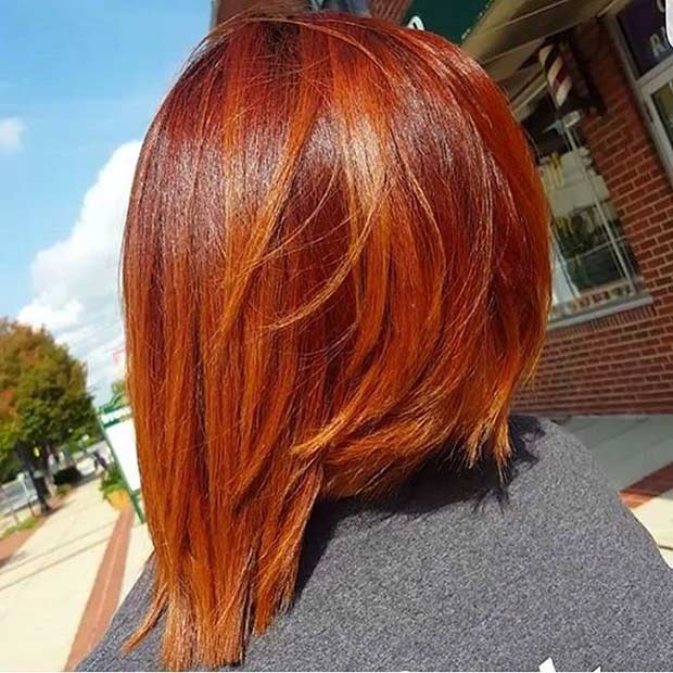 Coupe de cheveux courte inversée rouge orange