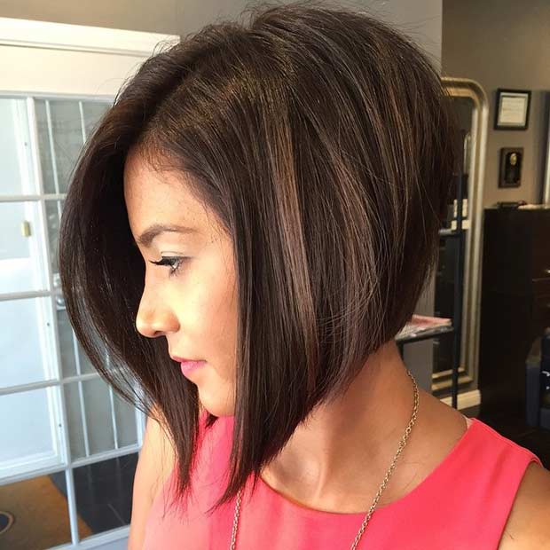 Coupe de cheveux courte et élégante de Bob inversé