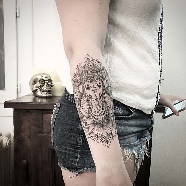 Conception de tatouage de dieu éléphant