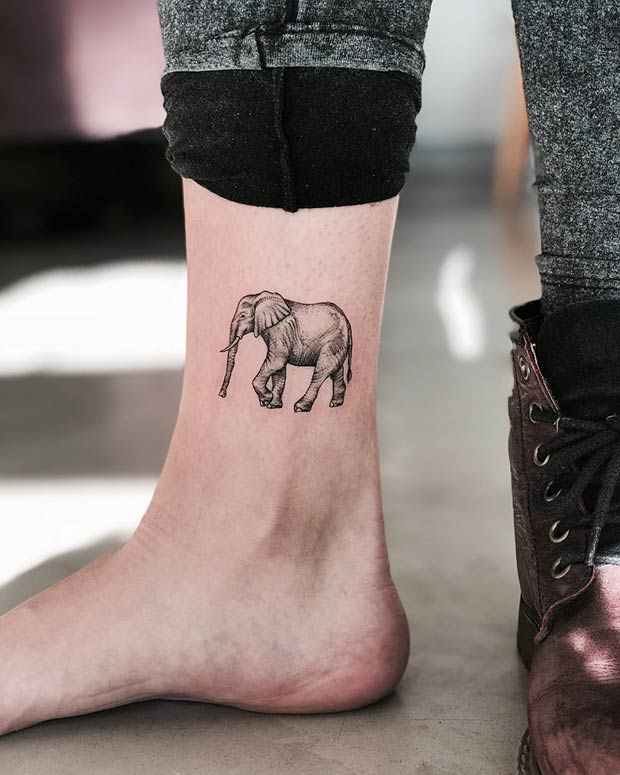 Petit tatouage d'éléphant pour les femmes