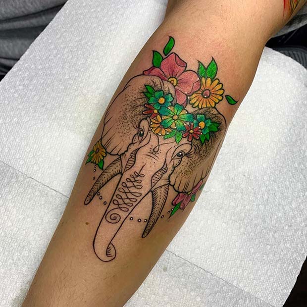 Τατουάζ ελέφαντα με φωτεινά λουλούδια