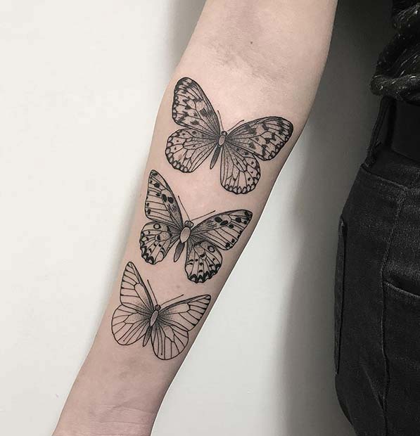 Conception de tatouage de trois papillons