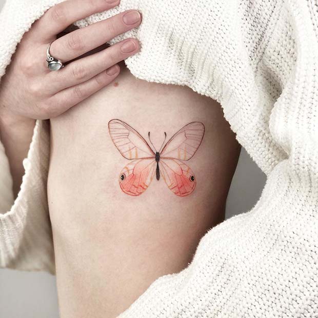 Tatouage papillon délicat et coloré