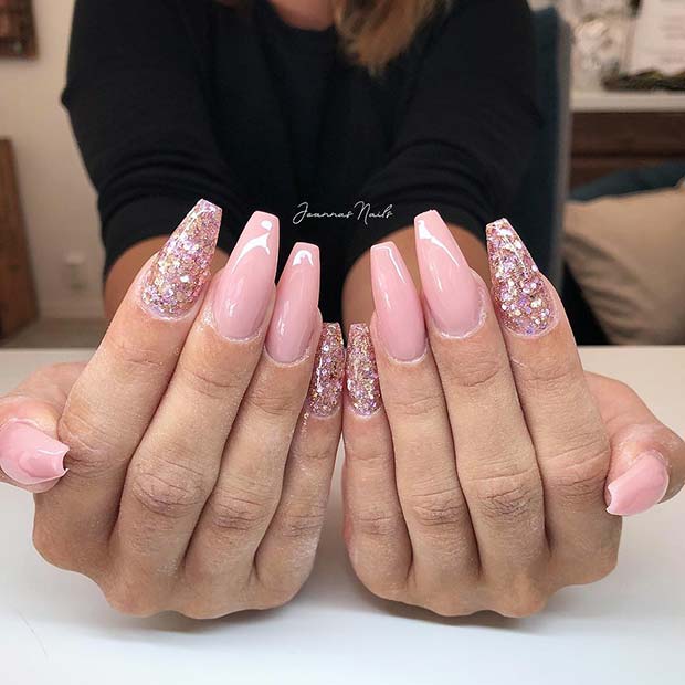 Nude Pink Nails και Sparkling Glitter