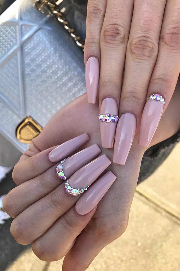 Glam Nude Nails με στρας