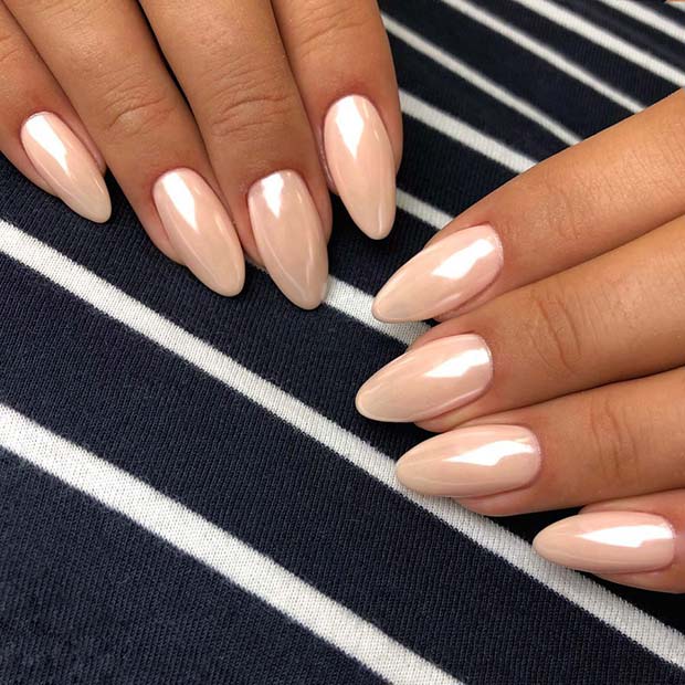 Μοντέρνα ιδέα Chrome Nude Nail