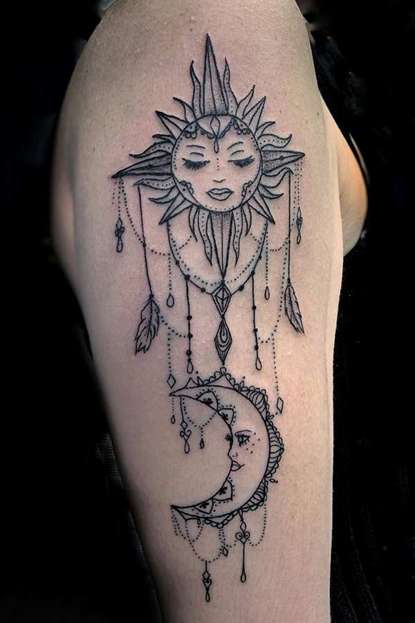 Tatouage soleil et lune avec breloques