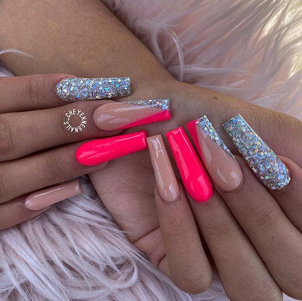 Νέον ροζ και ασημί Glitter Nails