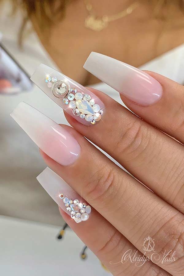 Λευκά Ombre Nails με στρας